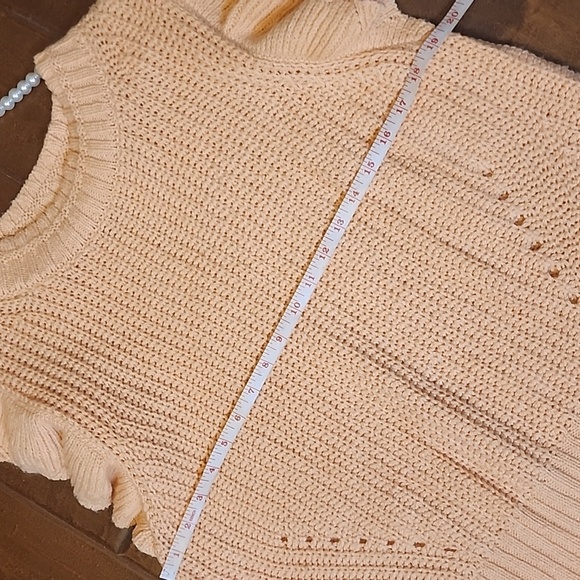 Universal Threads Round Neck Flutter Shortsleeve Crew Neck Knit Peach Sweater - Picture 6 of 7